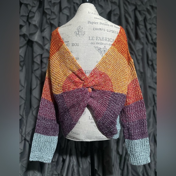 Size 1xl, multi color, reversible - Picture 2 of 4